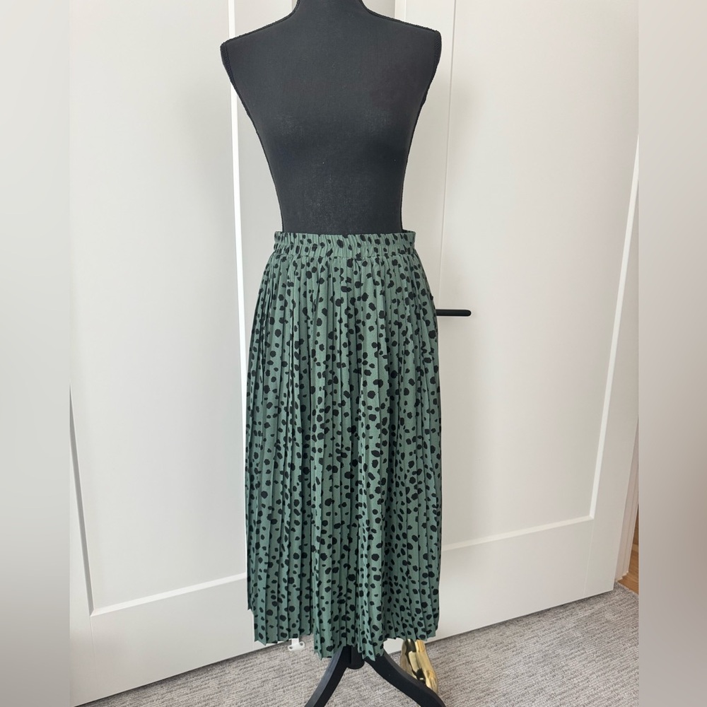 Easel Animal Print Pleated Skirt